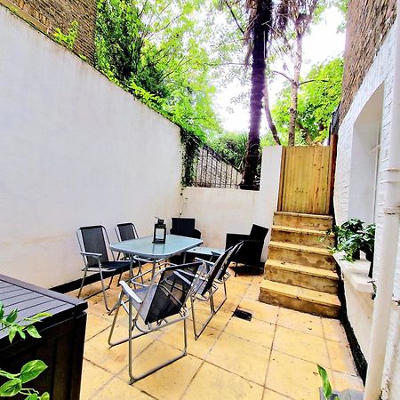 Spacious & Cosy 2 Bedroom Home Plus 2 Sofa-Beds With Private Entrance And Back Patio, 3 Min Walk To Earl'S Court Station ロンドン エクステリア 写真
