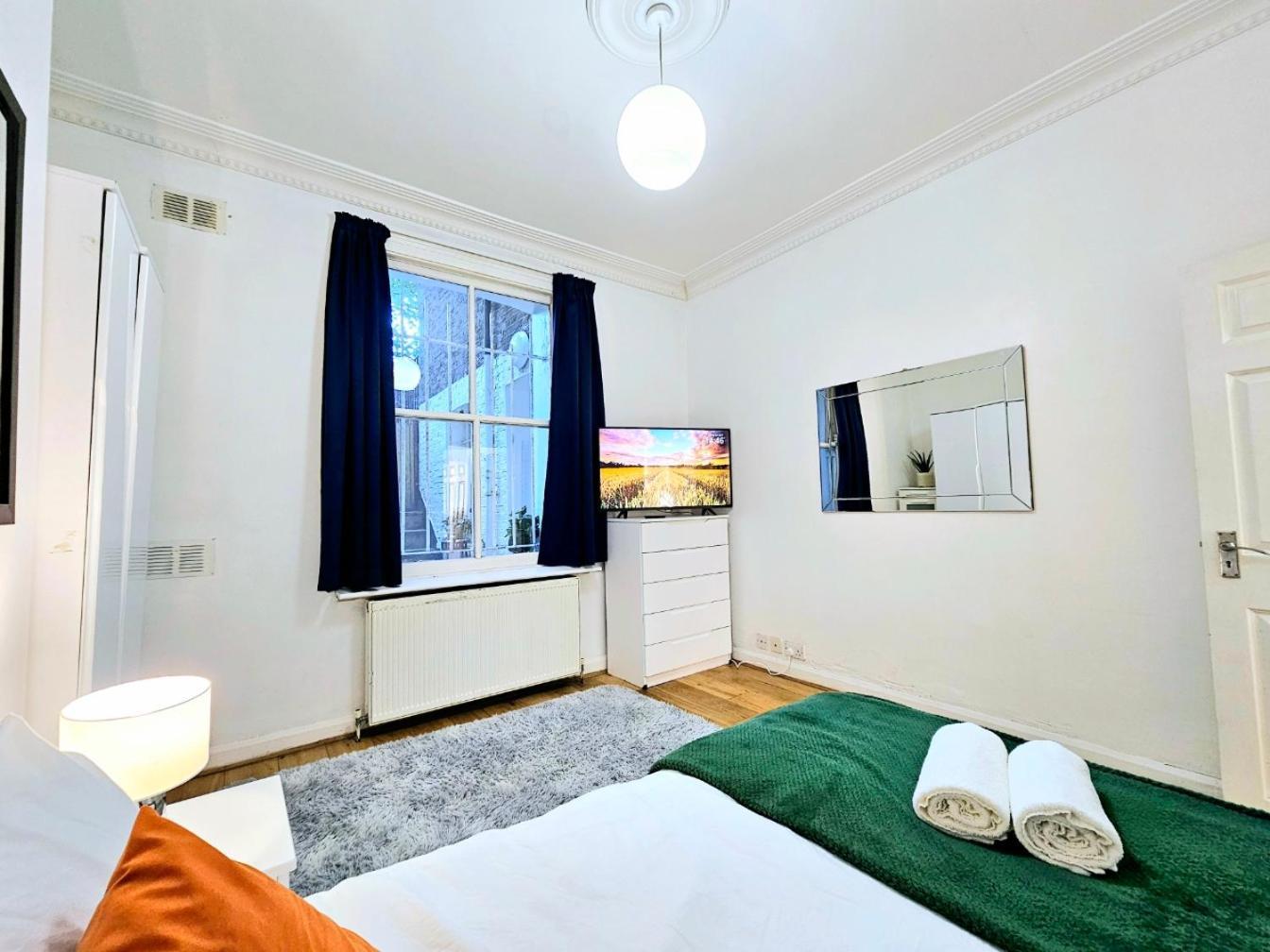 Spacious & Cosy 2 Bedroom Home Plus 2 Sofa-Beds With Private Entrance And Back Patio, 3 Min Walk To Earl'S Court Station ロンドン エクステリア 写真