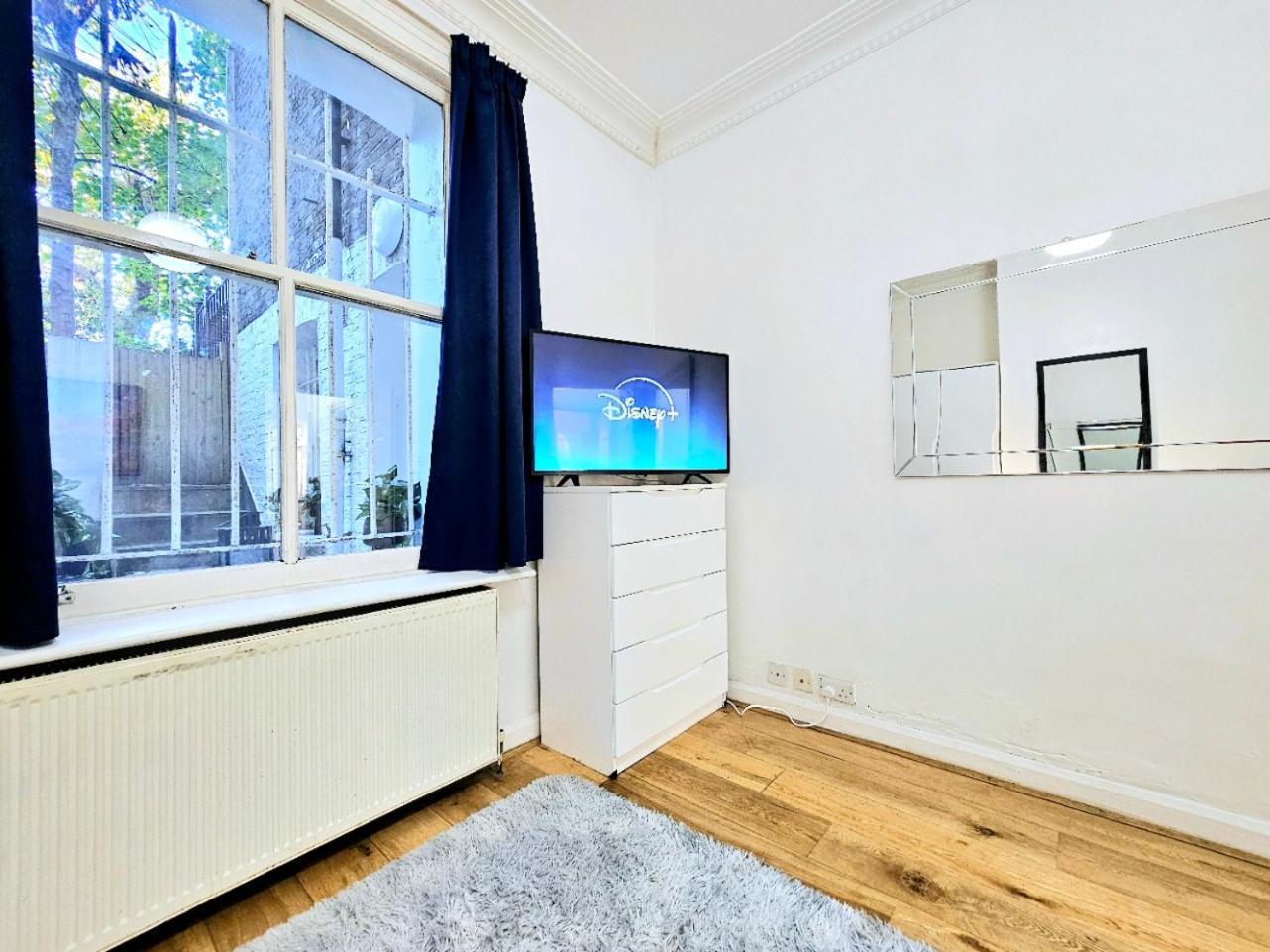 Spacious & Cosy 2 Bedroom Home Plus 2 Sofa-Beds With Private Entrance And Back Patio, 3 Min Walk To Earl'S Court Station ロンドン エクステリア 写真
